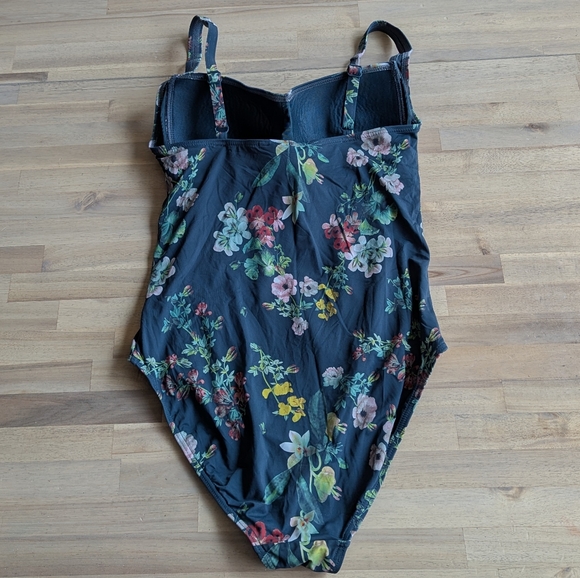 Nip Tuck Swimsuit (Sz 8) - Picture 5 of 8